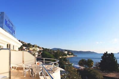 villa_overlooking_the_sea