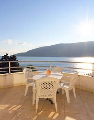 terrace_beyond_the_sea